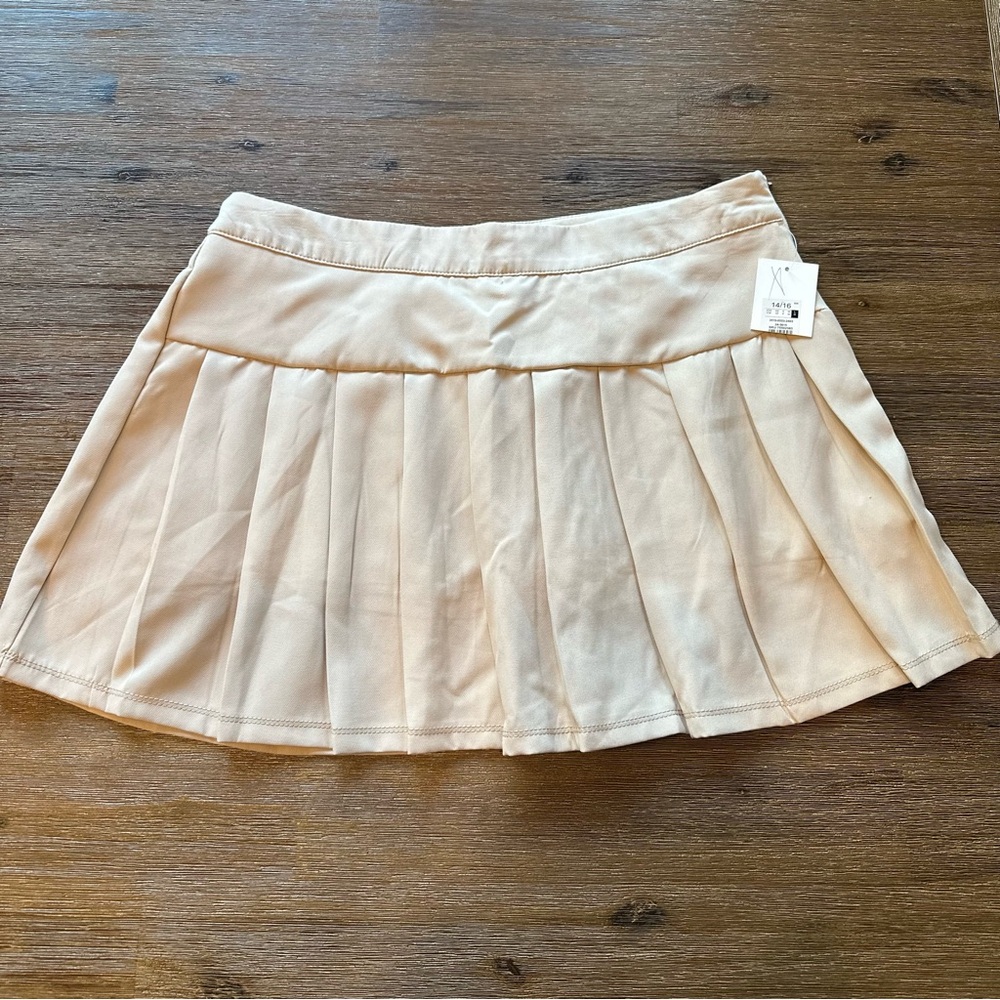 3/20$ NWT girls beige pleated skirt with built-in shorts size L(14-16)